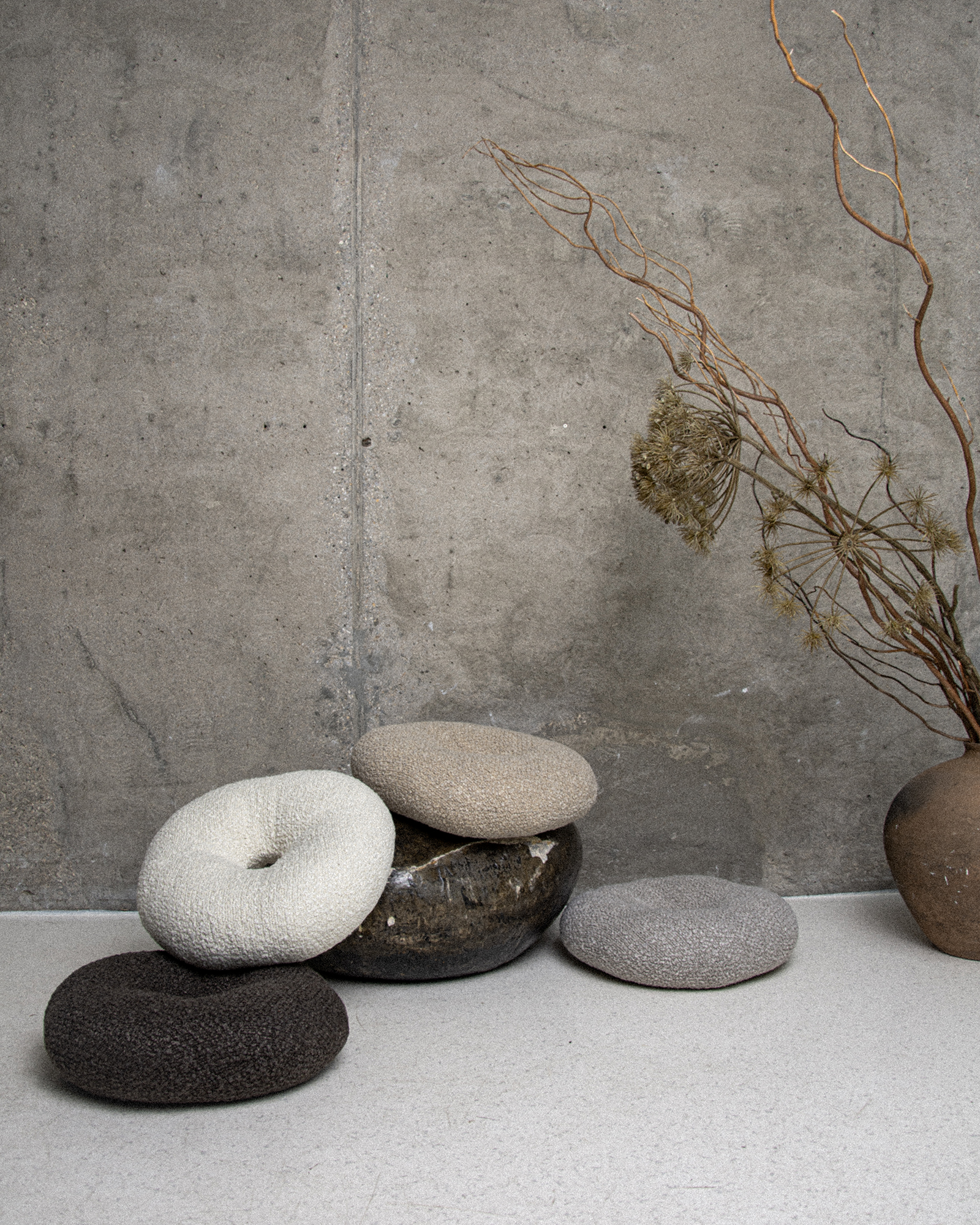 Подушка "Бублик" Bouclé – Chocolate вид 2