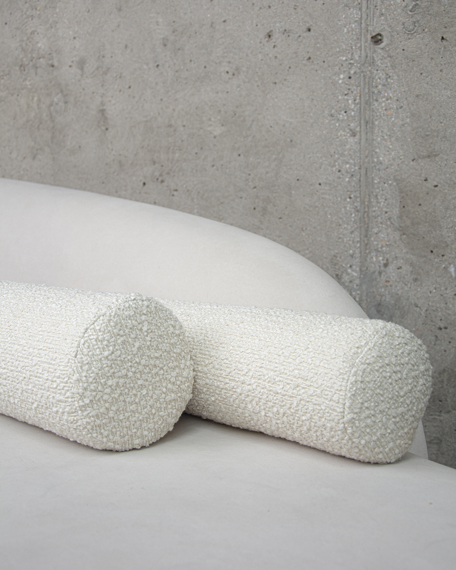 Подушка "Валик" Bouclé – Cream, съёмный чехол на молнии вид 3