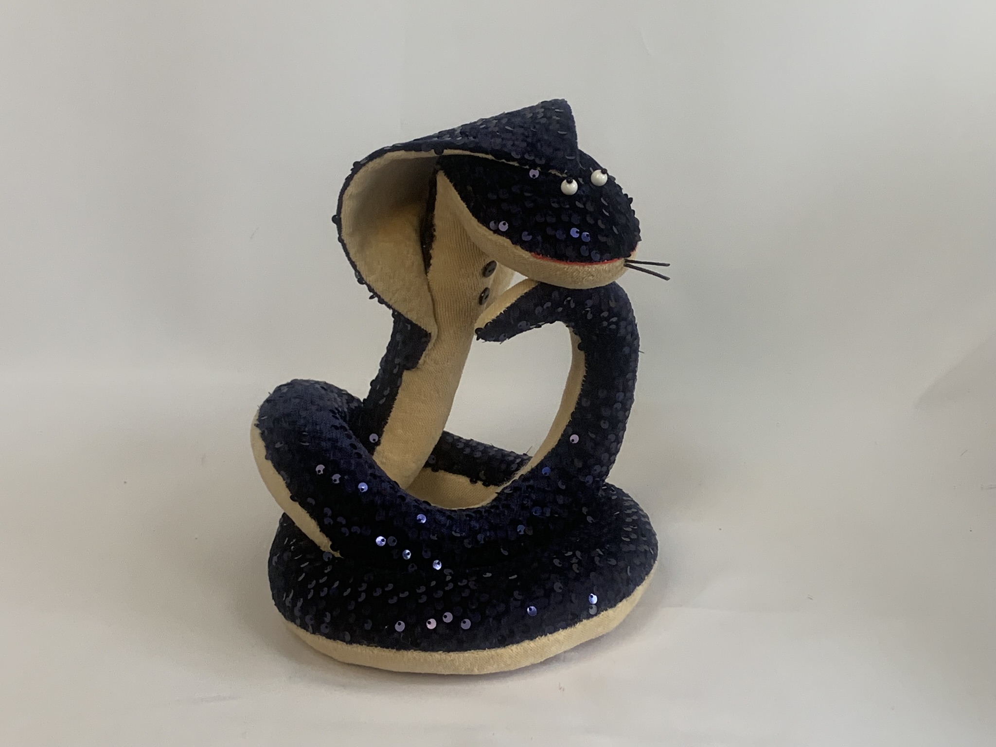 Змея Кобра (22*22) Авторская игрушка для интерьера вид 4