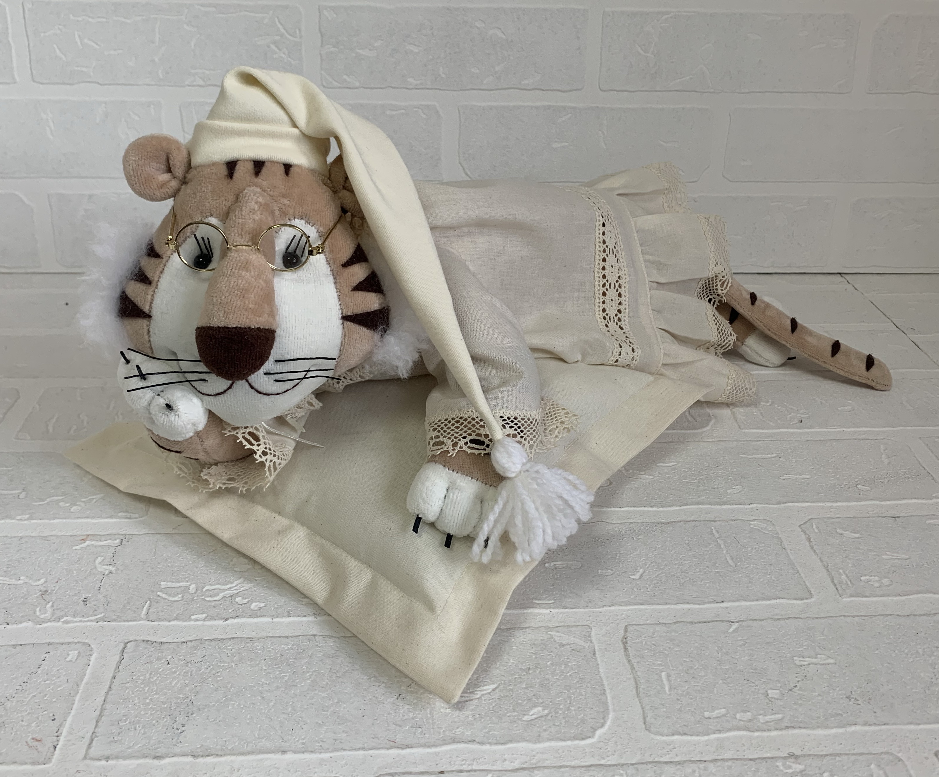 Тигр Барин (23*47) Авторская игрушка для интерьера вид 2