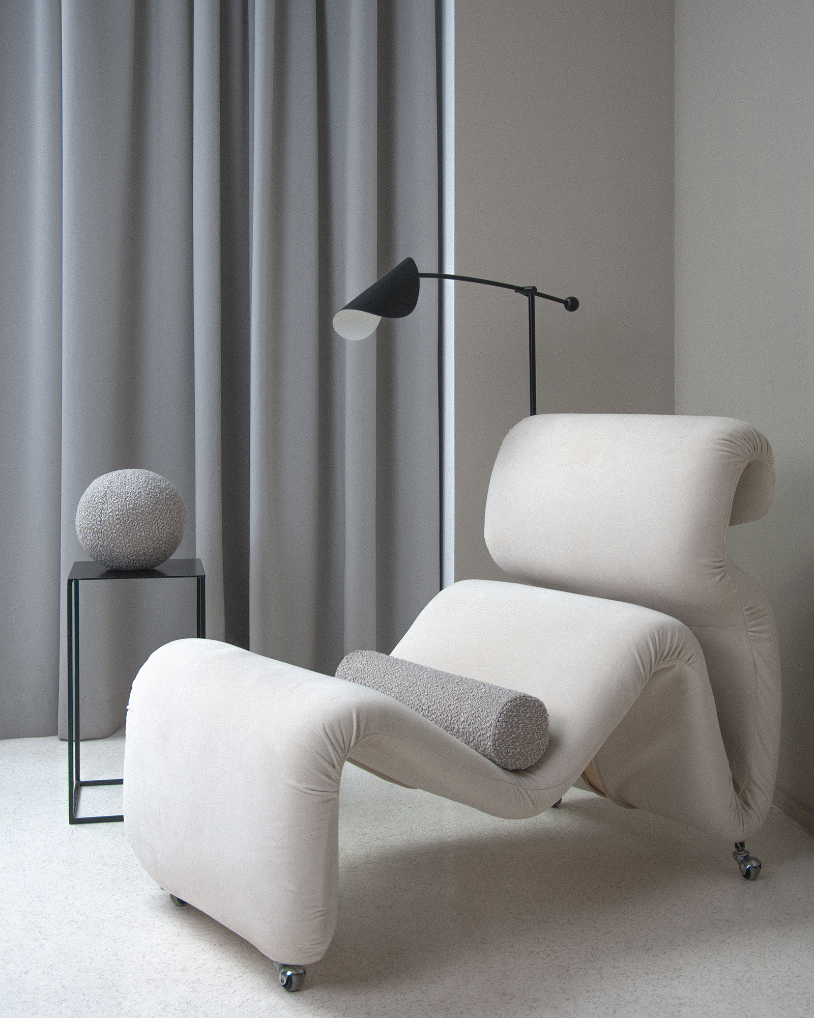 Подушка "Валик" Bouclé – Light grey, съёмный чехол на молнии вид 5