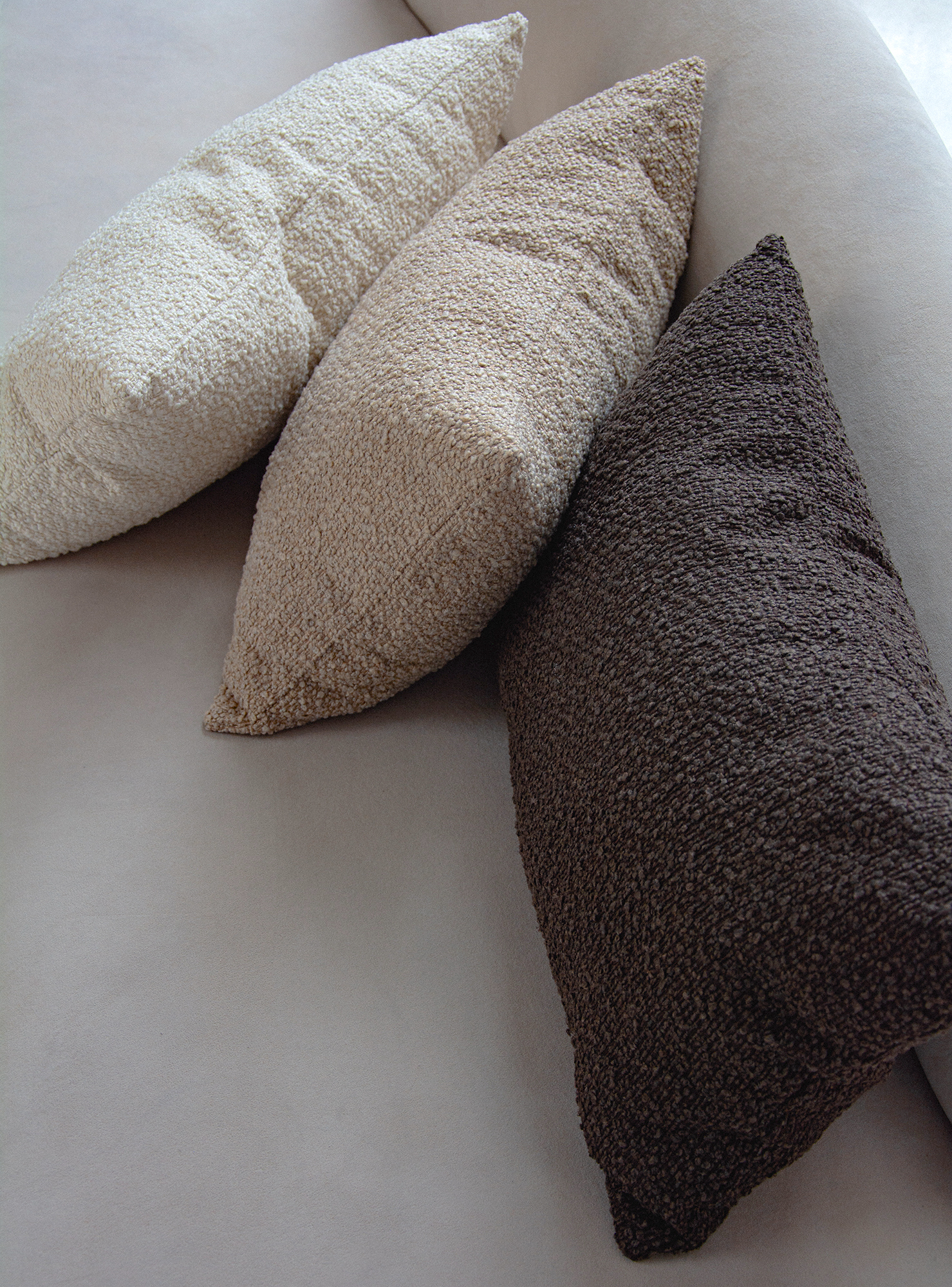 Подушка Bouclé Chocolate, съёмный чехол на молнии вид 3