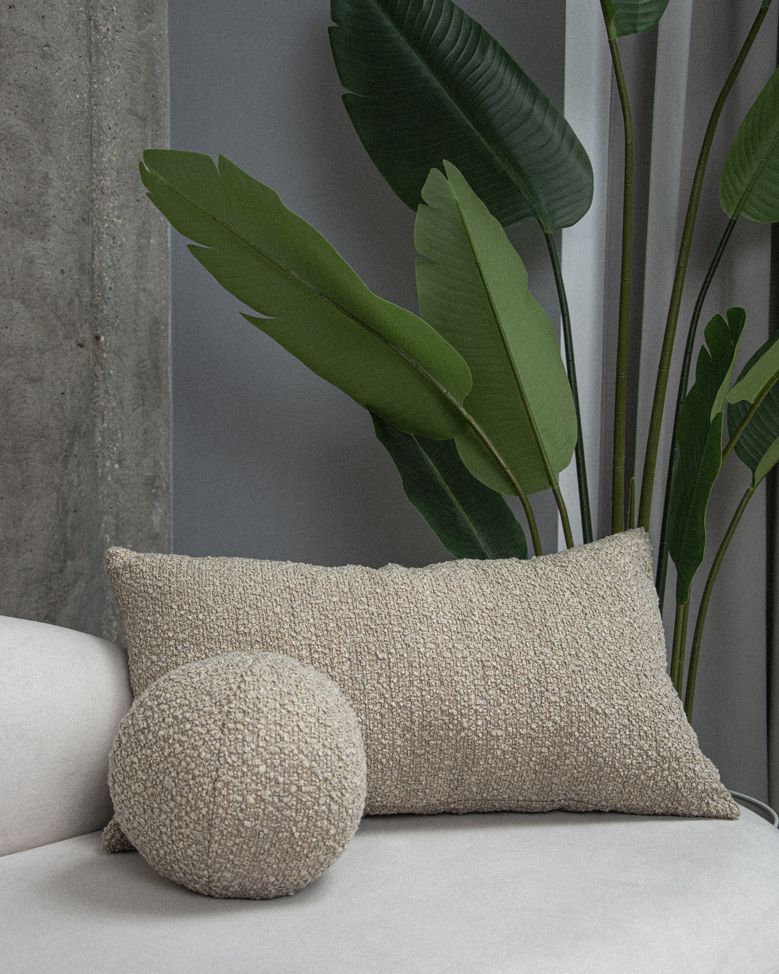 Подушка Bouclé Latte, съёмный чехол на молнии вид 4