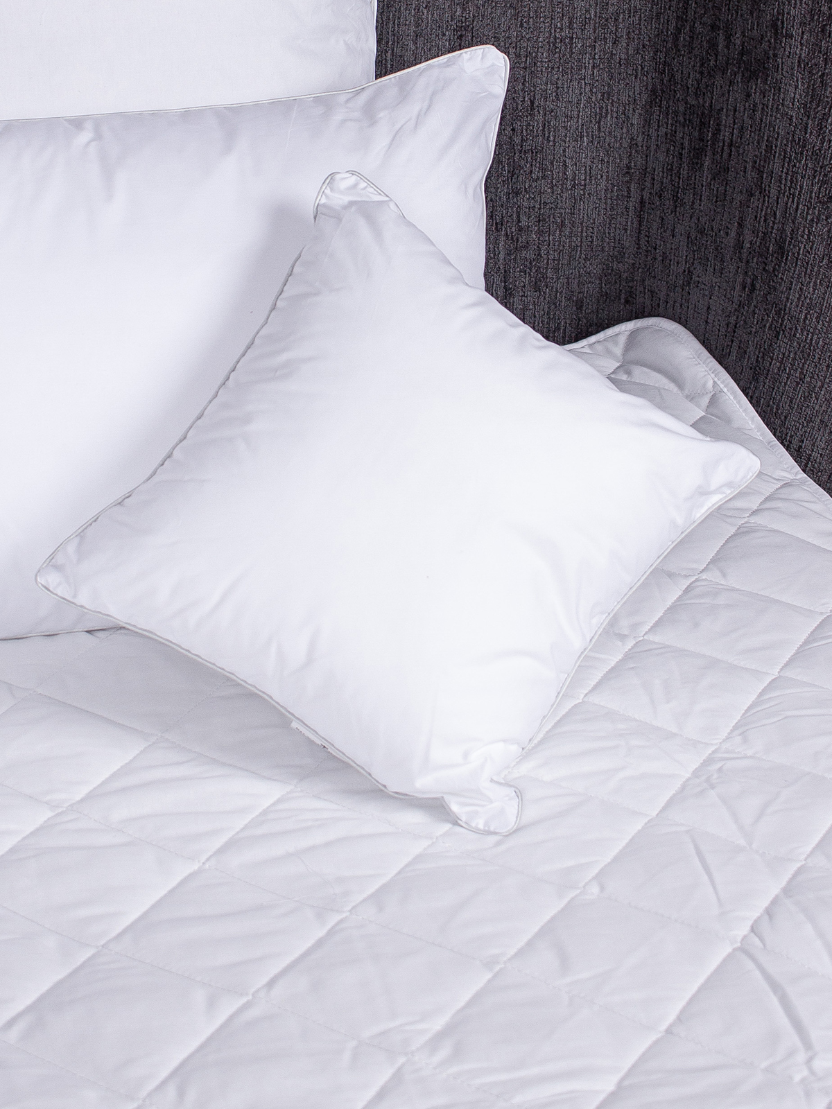 Подушка "Думочка" 50х50 (покрытие - 100% хлопок, цвет - белый; наполнение: 10% пух утиный/ 90% мелко