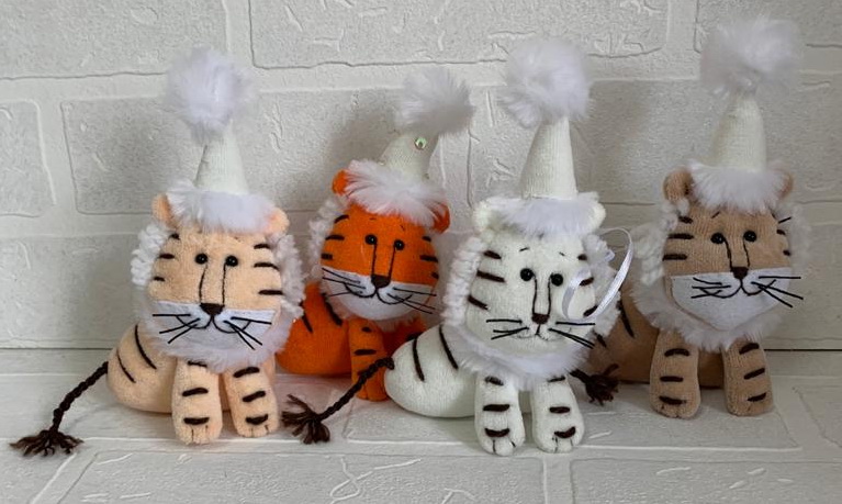 Елочное украшение Тигр новогодний (15*10) Авторская игрушка для интерьера вид 2