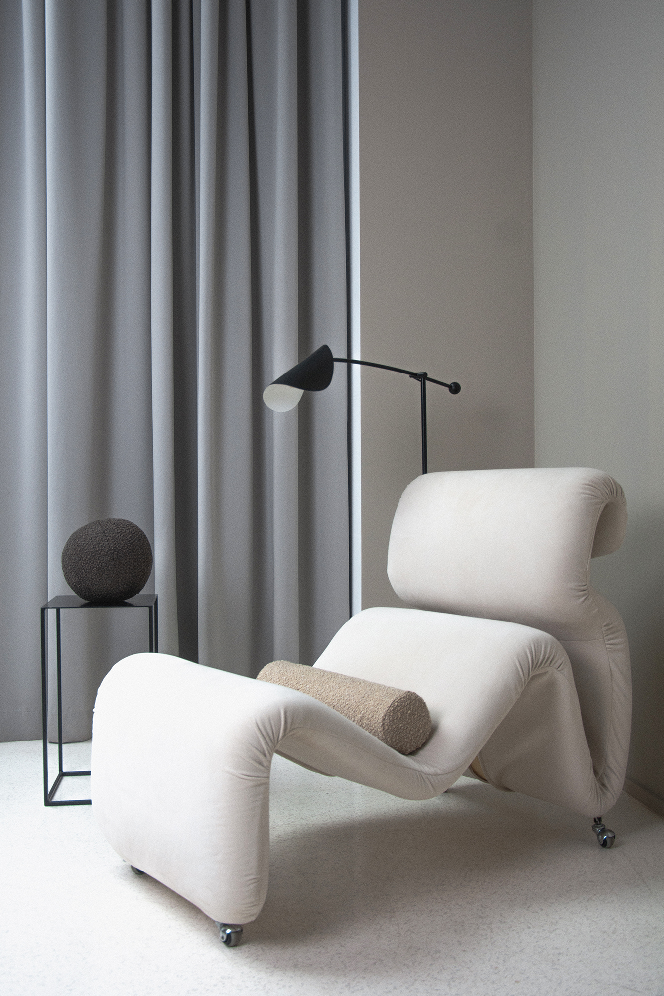 Подушка "Валик" Bouclé – Latte, съёмный чехол на молнии вид 4