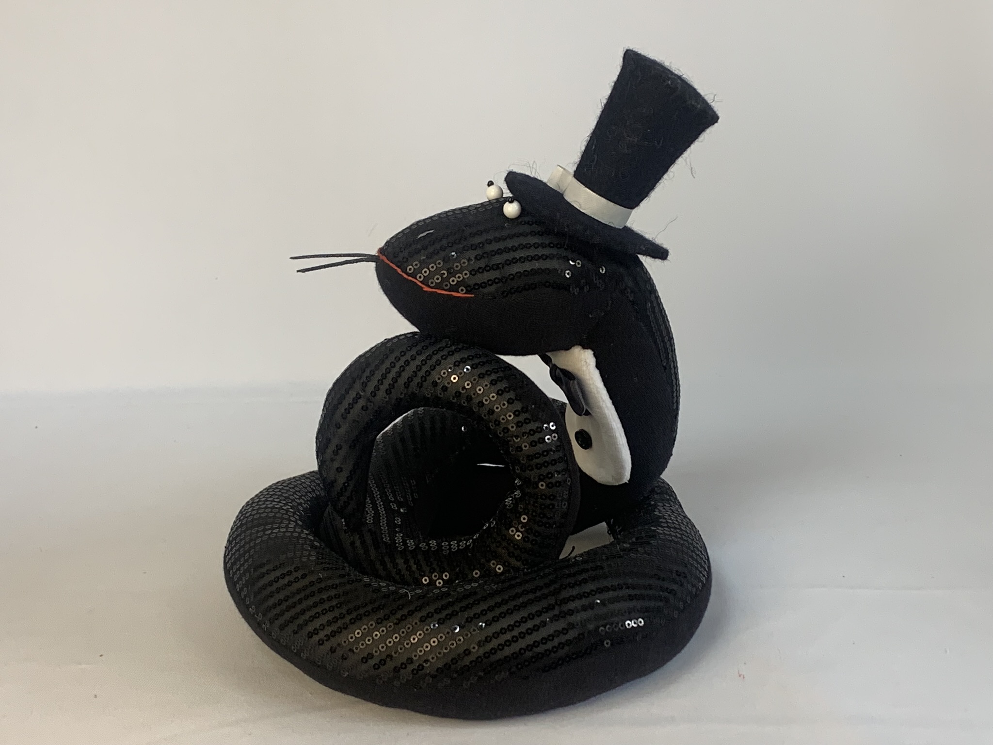 Змея Черная Мамба (25*22) Авторская игрушка для интерьера вид 3