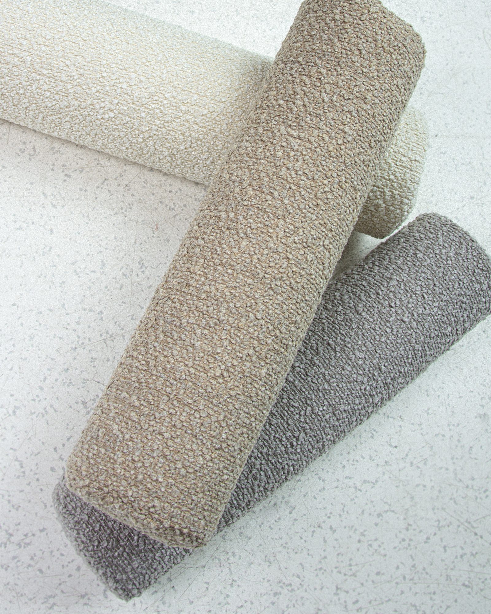 Подушка "Валик" Bouclé – Latte, съёмный чехол на молнии вид 2