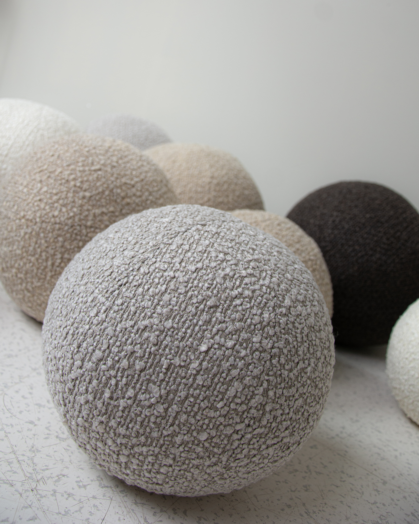 Подушка "Шар" Bouclé – Latte вид 3