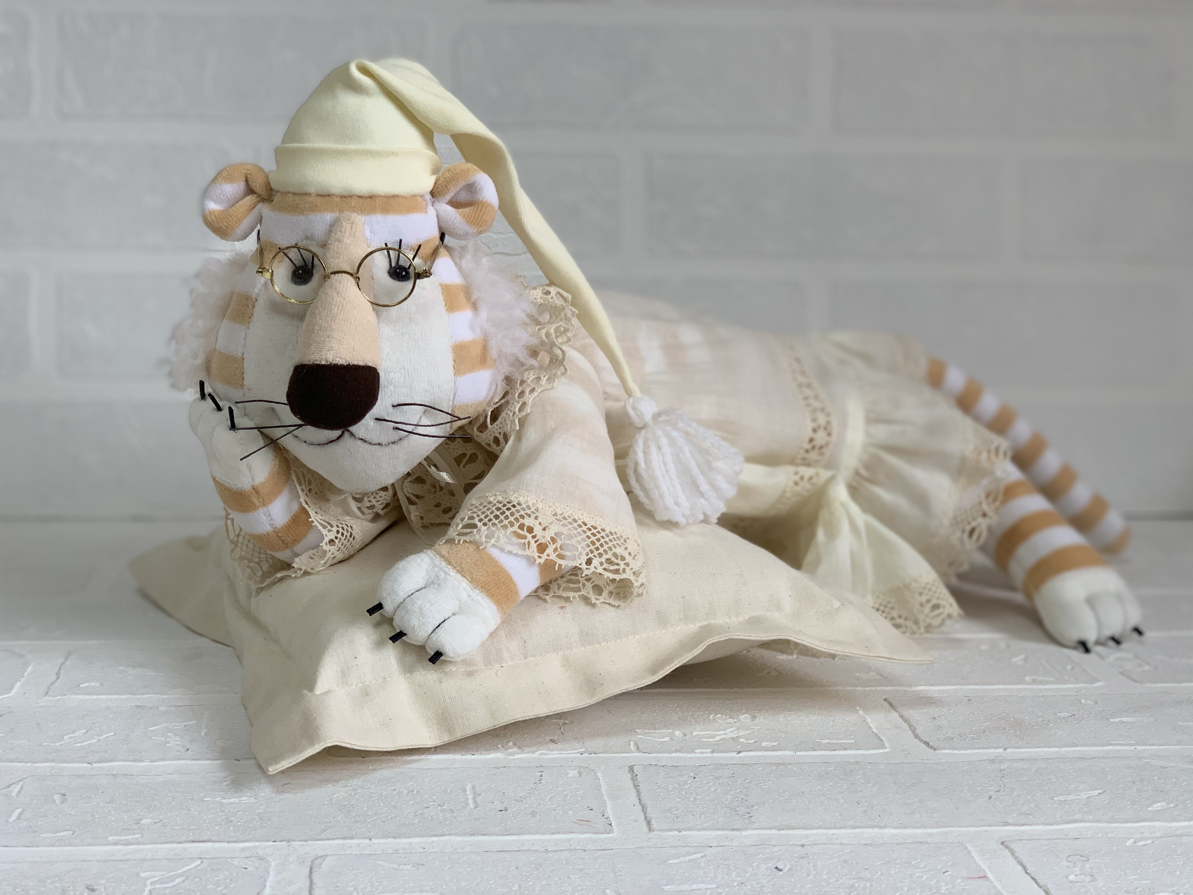 Тигр Барин (23*47) Авторская игрушка для интерьера вид 3