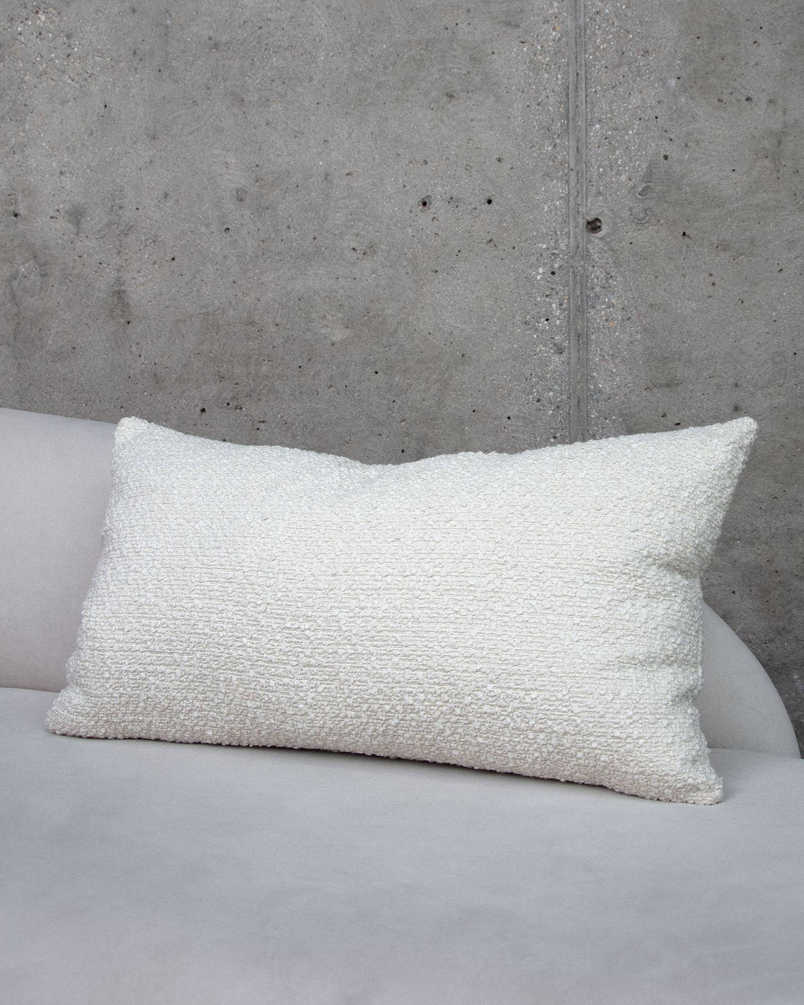 Подушка Bouclé  Cream, съёмный чехол на молнии