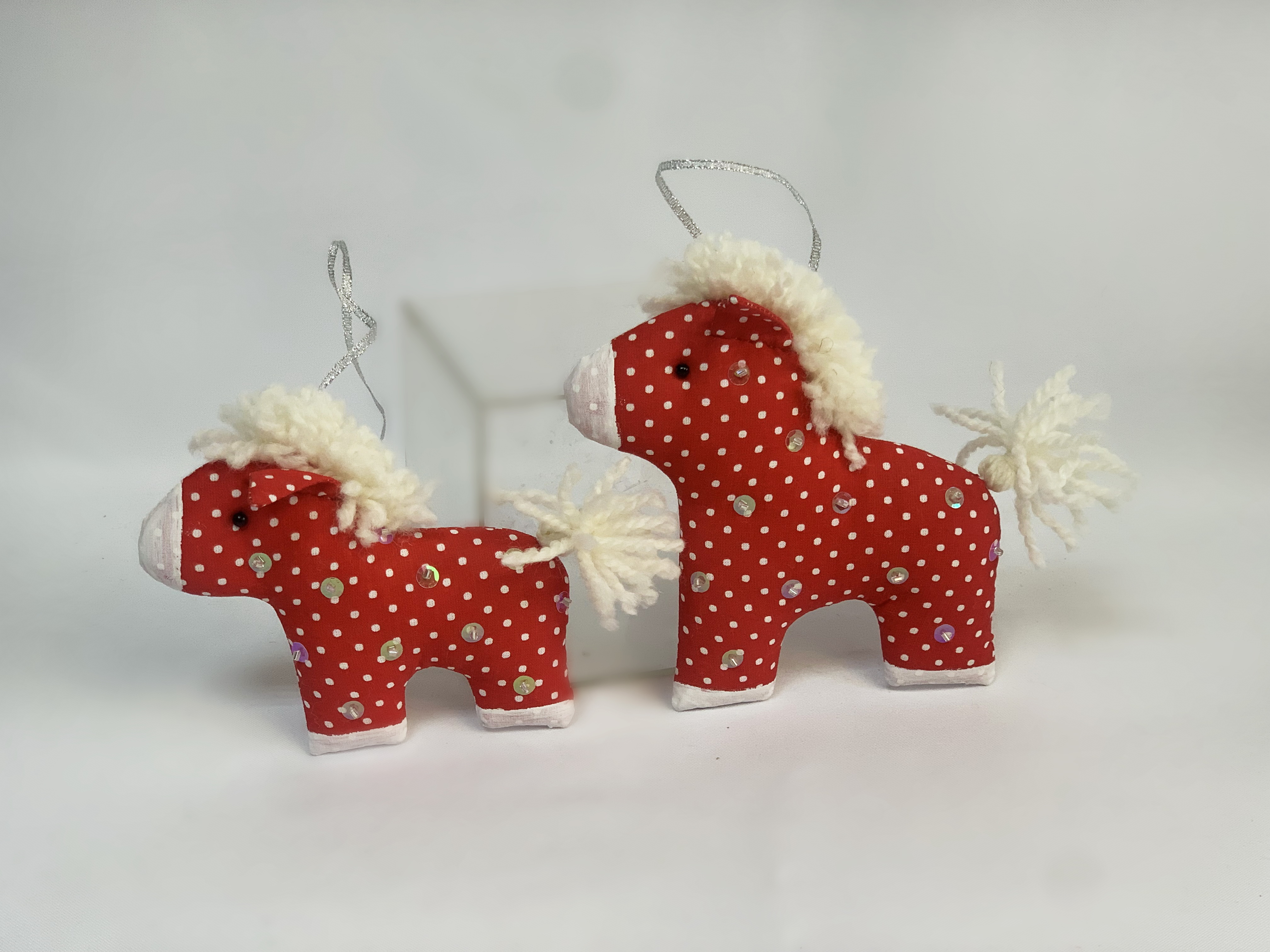 Лошадки на Елку с вышивкой к-т (2шт.)(бол.13*13,мал.11*11)  Авторская игрушка для интерьера