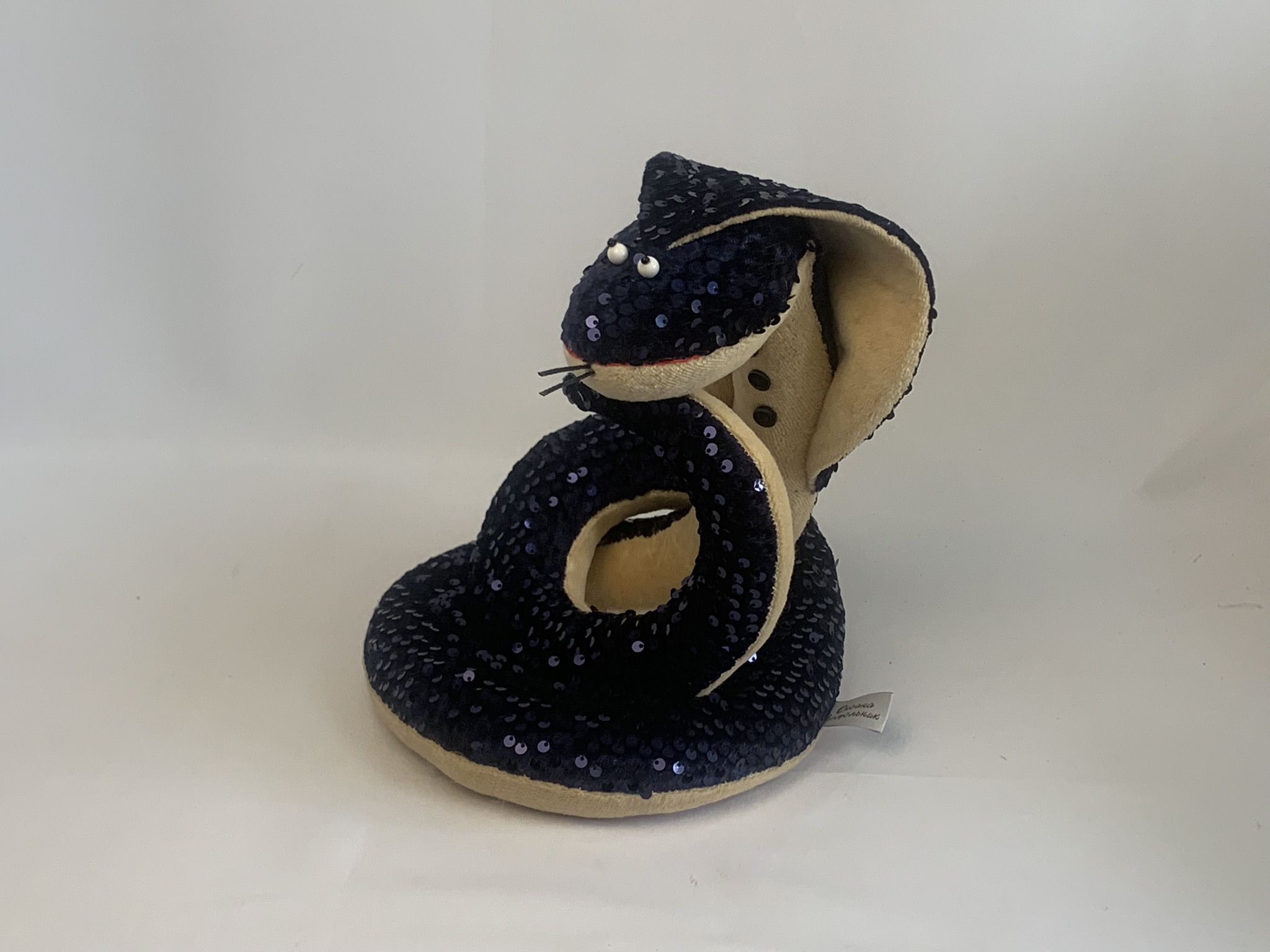 Змея Кобра (22*22) Авторская игрушка для интерьера вид 3